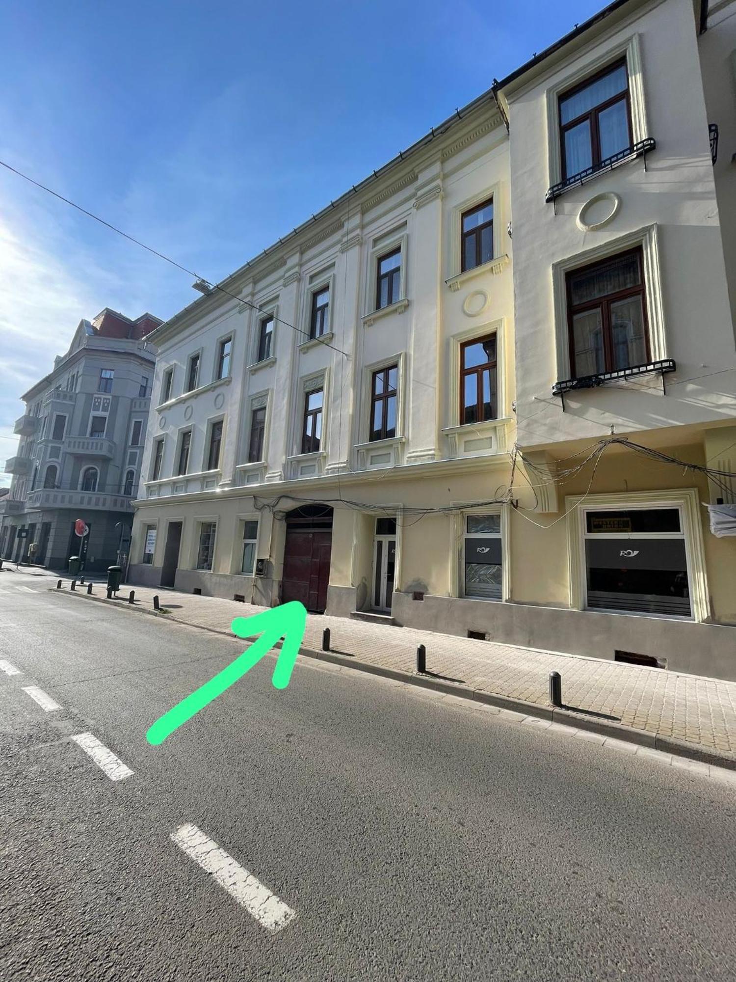 Poppys Apartment Arad Bagian luar foto